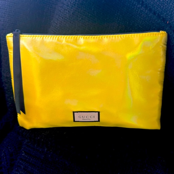 Gucci yellow makup bag - Picture 1 of 5